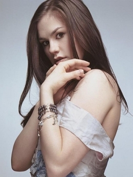 安娜&middot;帕奎因