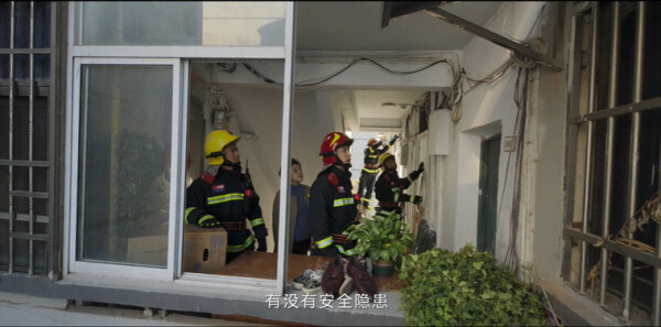 他从火光中走来第32集剧照