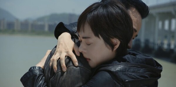 乌云之上第10集剧照